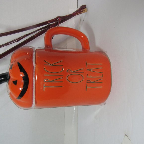 RAE DUNN HALLOWEEN PUMPKIN TRICK OR TREAT MUG + TOP - Picture 10 of 13